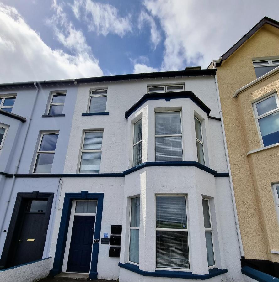 Apartment 1 West - Dog Friendly - By The Sea *