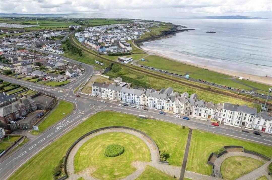 1 West - Dog Friendly - By The Sea Apartment *
