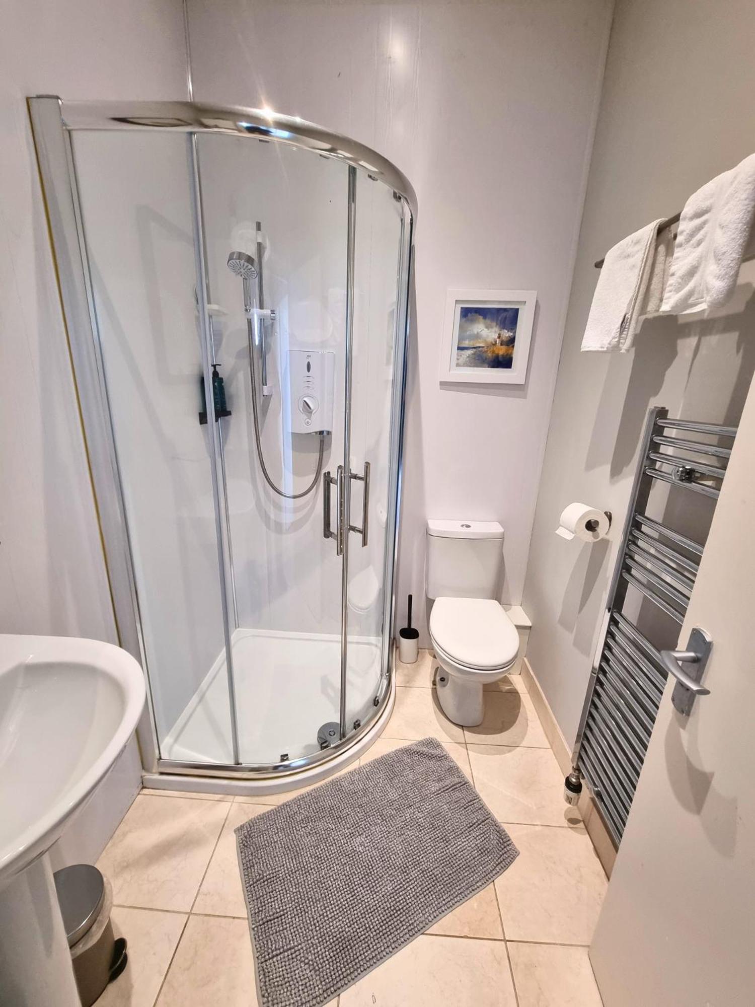 1 West - Dog Friendly - By The Sea *