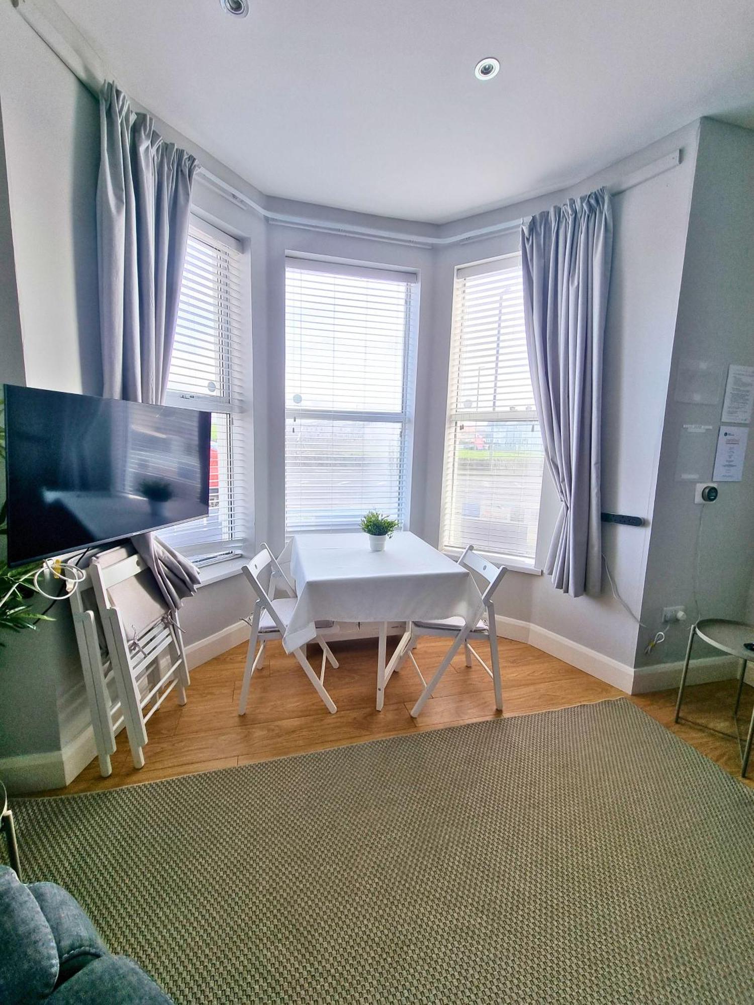 Apartment 1 West - Dog Friendly - By The Sea *