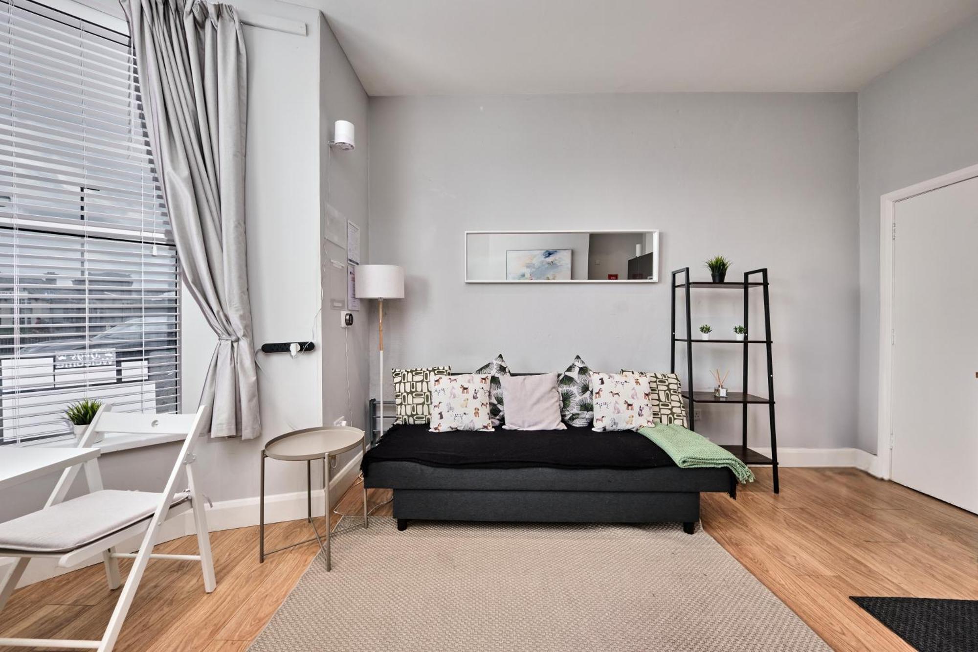 1 West - Dog Friendly - By The Sea