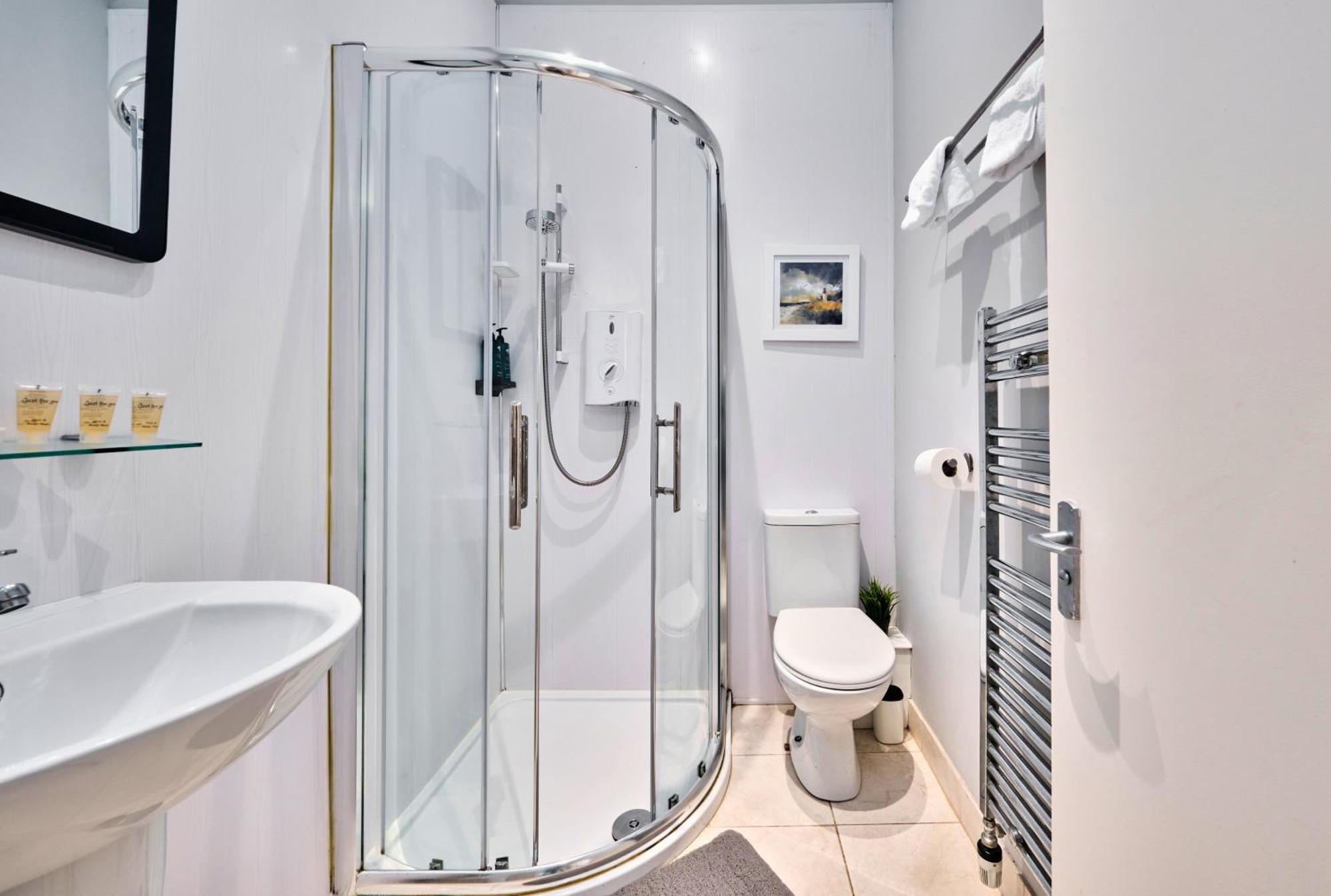 Apartment 1 West - Dog Friendly - By The Sea *