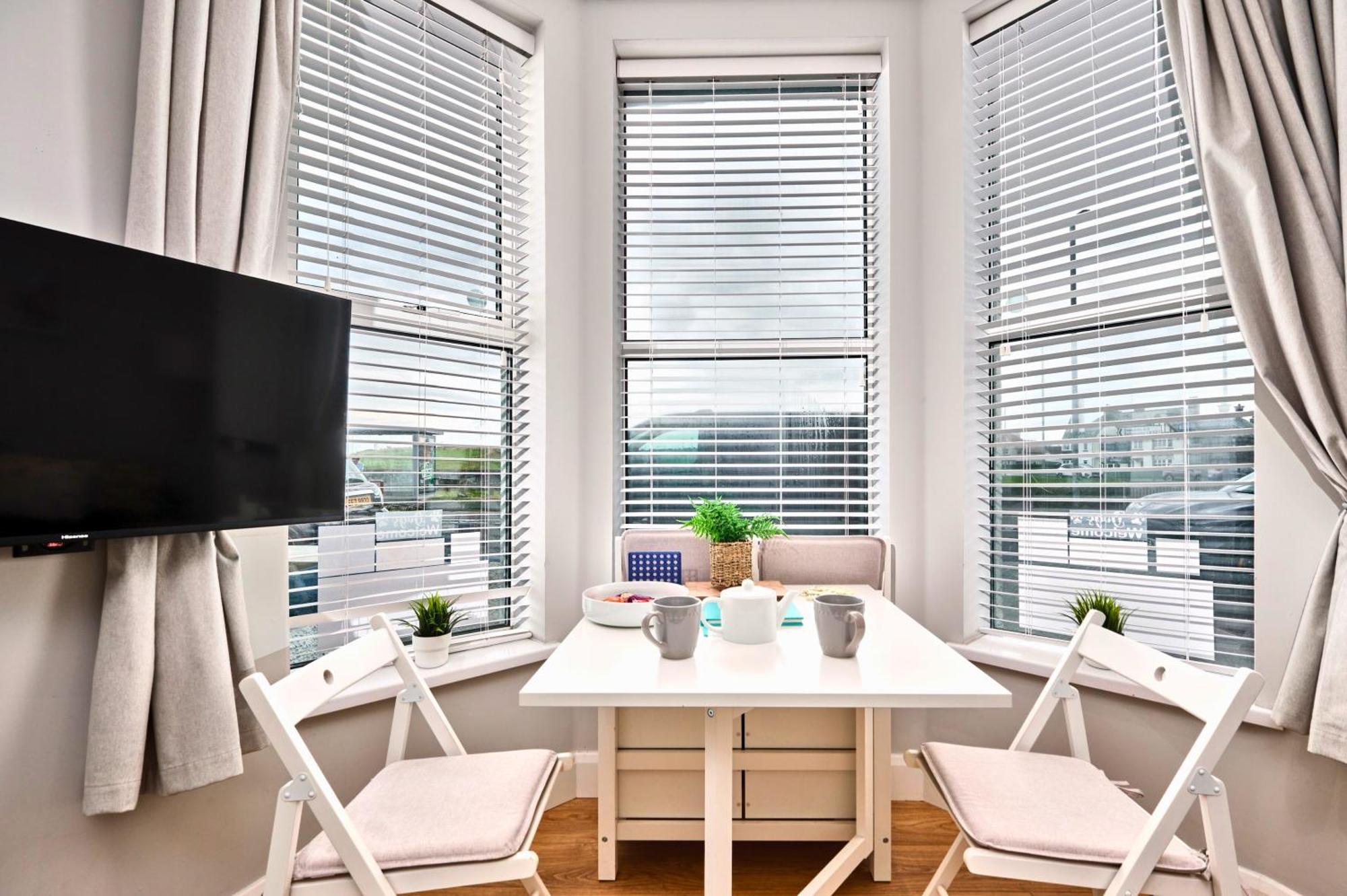 1 West - Dog Friendly - By The Sea Apartment Portrush